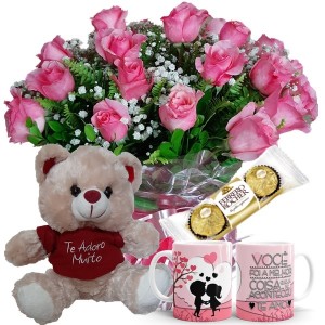 Buquê com 12 Rosas cor Rosa+Urso 25cm "Te Adoro Muito"+Chocolate 3un+1Caneca "Você foi a Melhor Coisa..."