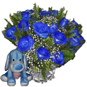 Buquê 12 Rosas Azuis + Cachorro Azul 25cm