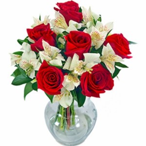 Arranjo no vaso P com 6 Rosas Vermelhas e Astromélias Brancas