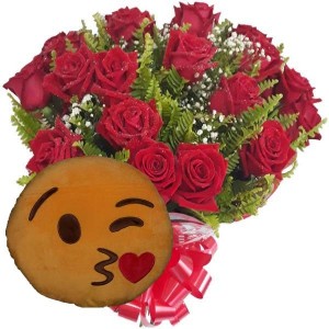 Buquê 12 Rosas Vermelhas+ Almofada Emoji do Beijo 28cm