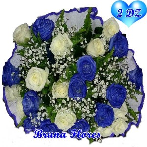 Buquê 24 Rosas Azuis e Brancas