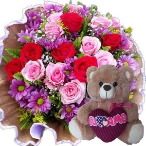 Buquê 12 Rosas Vermelhas e Rosas e Margaridas+Urso 25cm "Eu te Amo"