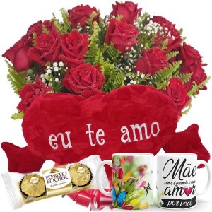 Buquê com 12 Rosas Vermelhas+Coração Grande "Eu Te Amo" 75x42+Chocolate 3un+1Caneca "Mãe como é Grande..."