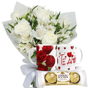Mini Buquê com 6 Rosas Brancas e Astromélias Branca+Chocolate 3un+1Caneca "Te Amo"