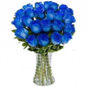 Arranjo no Vaso G com 24 Rosas Azuis