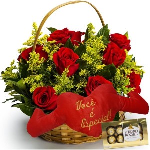 Cesta com 15 Rosas Vermelhas+Coração Você é Especial 65Lx30A +Chocolate 8un