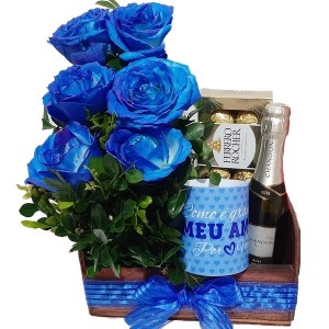 Ikebana com 6 Rosas Azuis+Chocolate 8un+Espumante Chandon Baby+ Caneca Azul "Como é grande"