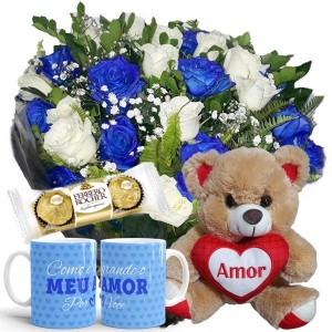 Buquê com 12 Rosas Azuis e Brancas+Chocolate 3un+Urso coração Amor 15cm+1Caneca Azul "Como é Grande o meu..."