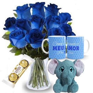 Arranjo no Vaso P com 12 Rosas Azuis+Chocolate 3un+ 1Caneca Azul "como e grande..."+Elefante 24cm