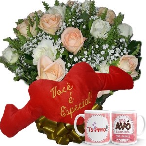 Buquê com 12 Rosas Chá e Branca+Coração "Você é Especial 30x65+1Caneca 'Vó mãe com açucar"