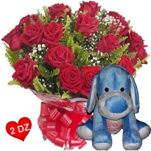 Buquê 24 Rosas Vermelhas + Cachorro Azul 25cm "Te Amo"