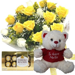 Buquê com 12 Rosas Brancas e Amarelas+Urso 25cm "Te Adoro Muito"+Chocolate 8un