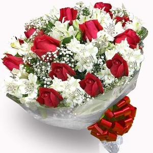 Buquê 12 Rosas vermelhas e Astromélia Brancas