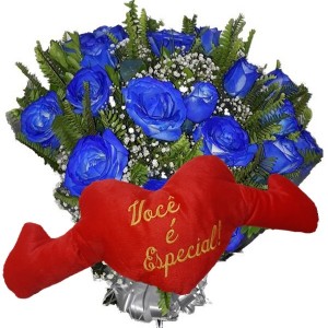 Buquê 12 Rosas Azuis + Coração Pelúcia "Você é Especial" 65x30