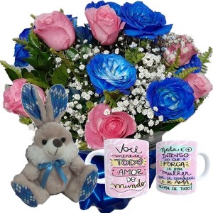Buquê 12 rosas azuis e Rosa Cor Rosa+1Caneca Mulher+Coelhinho 15cm