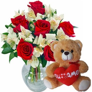 Arranjo no Vaso P com 6 Rosas Vermelhas e Astromélias Brancas+Urso 25cm "Eu te Amo"